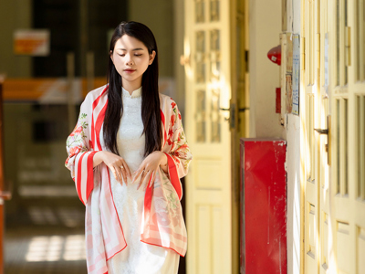 Sợi Lụa Vấn Vương: Kỷ Niệm Đẹp Của Người Con Gái Đất Cảng